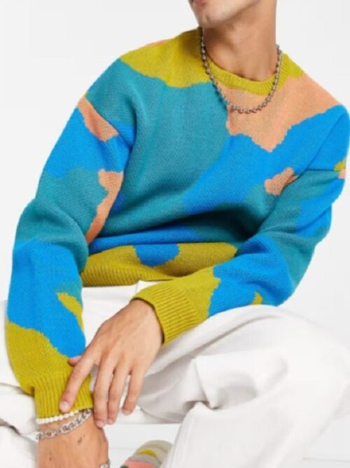 The Voice S27 star Jadyn Cree wears a stylish The Voice S27 Jadyn Cree Blue Colorblock Sweater, adding a pop of color to the stage.