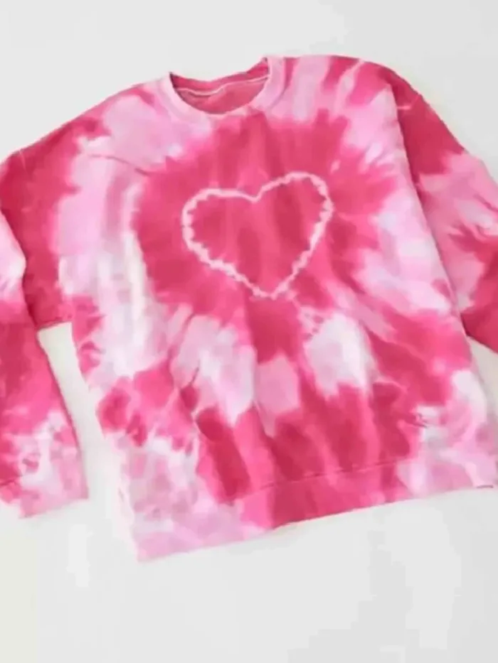 Maxine Baker Ginny & Georgia S03 Sara Waisglass Pink Tie-Dye Heart Sweatshirt